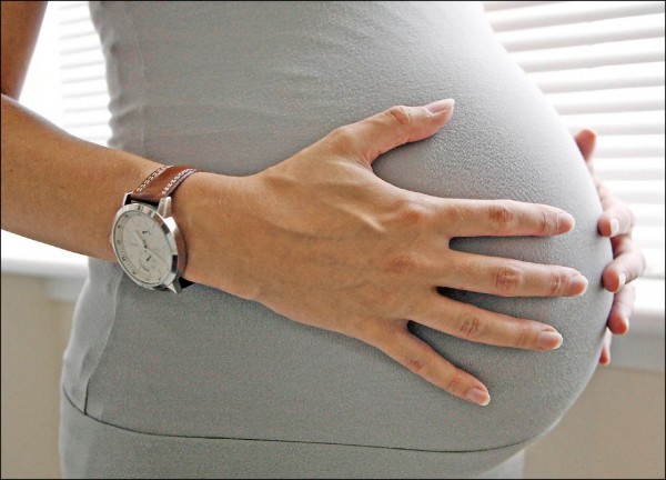 人工卵巢技術，未來可望為因醫療而損及生育力的婦女，再現生機。（美聯社檔案照）