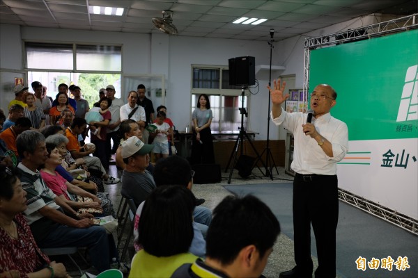 民進黨新北市長參選人蘇貞昌昨天提出「新．新北，大學青年安心居住計畫」，將朝三方面改善轄內大學宿舍不足的問題。（記者林欣漢攝）