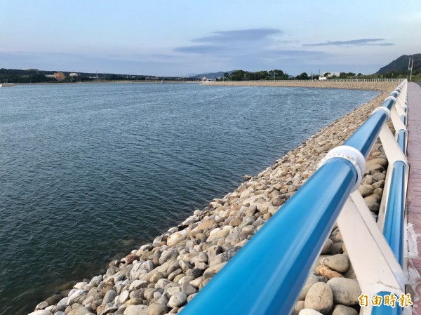 中庄調整池蓄滿水，以備水庫排砂期間，讓板新地區和北桃園地區穩定供水。（記者李容萍攝）