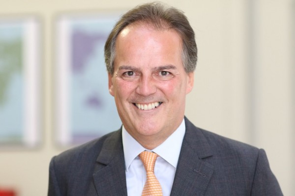 英國外交部副部長費爾德（Mark Field）說，英國企業不應受到壓力做出改變，英國外交部已經向中國政府表達關切。（圖擷取自Mark Field推特）