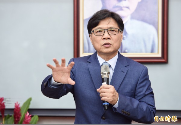 新任教育部長葉俊榮16日上任，交接後接受採訪。（記者羅沛德攝）