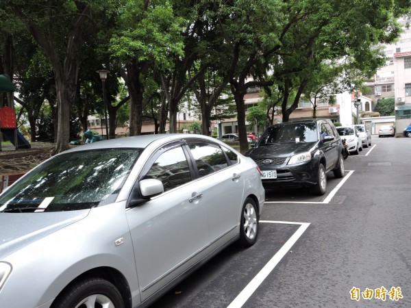 台中市停車收費路段越來越多，竟有不少人溢繳停車費。（記者張菁雅攝）