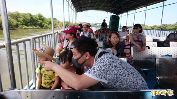 台南安平商圈推出半日遊輕旅行，帶民眾深入認識安平。（記者劉婉君攝）