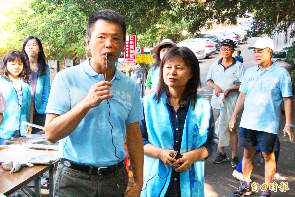 國民黨立委林為洲（左）昨天一早參加新竹愛鄉協會淨山活動。（記者黃美珠攝）