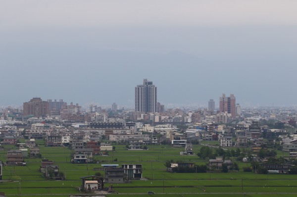 宜蘭縣府辦理老屋耐震評估，但審計部調查發現，105年度達成率僅2.6％，去年起縣府將目標鎖定中高樓層建物，預計全縣4層樓以上、約322件老屋，明年底前就能完成快篩。（讀者李忠衛提供）