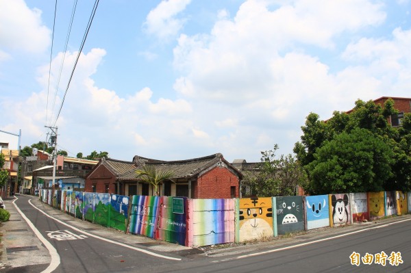 田尾鄉海豐崙社區，是知名的彩繪村。（記者陳冠備攝）