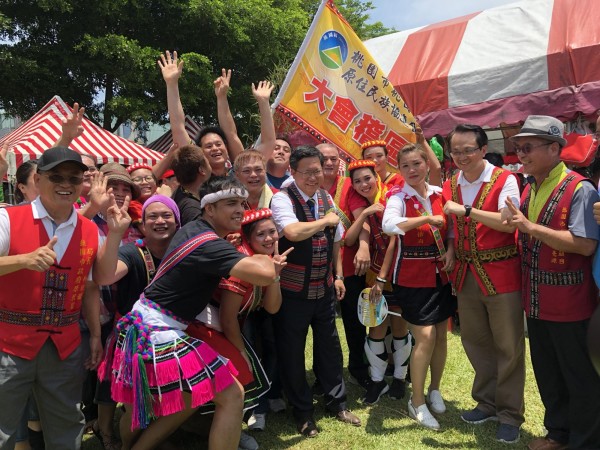 市長鄭文燦出席桃園區原住民族豐年祭時說，桃園區原民集會所將修繕回原民風，明年中完工。（記者陳昀攝）