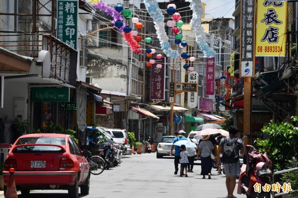 海角七號帶動的老街觀光，街景太大沒有改變。（記者蔡宗憲攝）