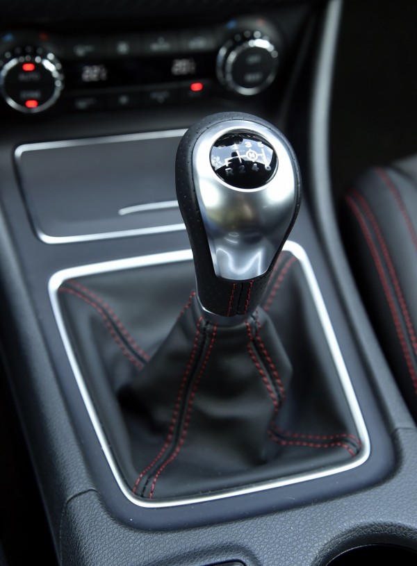 手排車另類防盜 屁孩劫車卻不會開落跑糗被逮 國際 自由時報電子報