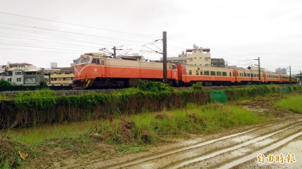 南鐵仁德段標案進度為4.3％，南鐵地下化工程預計111年底通車。（記者蔡文居攝）