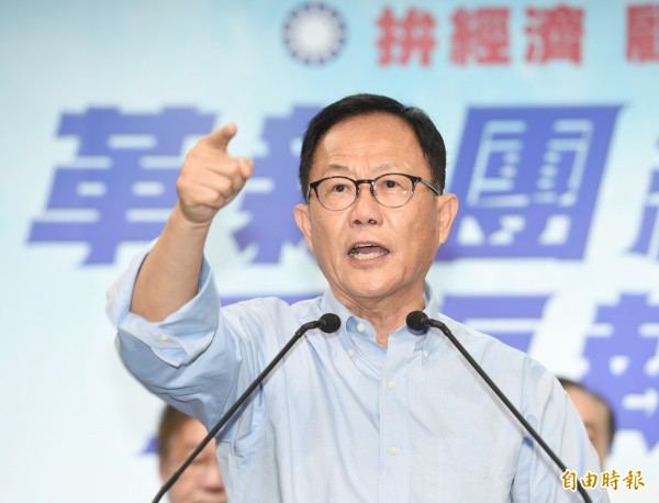 針對黨產遭查封，國民黨台北市長參選人丁守中17日出席國民黨記者會時表示，當選會將對黨產會斷水斷電並查封。（記者方賓照攝）