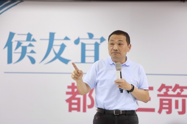 國民黨新北市長參選人侯友宜提出「都更三箭」政策,被民進黨新北市長參選人蘇貞昌質疑打臉過去市府團隊的成績。侯友宜競選辦公室反譏,蘇貞昌當縣長任內只完成1件都更案。(侯友宜競選辦公室提供) 國民黨新北市長參選人侯友宜提出「都更三箭」政策,被民進黨新北市長參選人蘇貞昌質疑打臉過去市府團隊的成績。侯友宜競選辦公室反譏,蘇貞昌當縣長任內只完成1件都更案。(侯友宜競選辦公室提供)