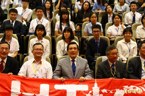 馬英九參加台北大學哈佛營，全程以英文演講並與學生交流。（記者邱書昱攝）