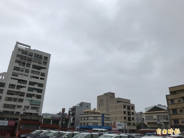 今天早上彰化陰雨綿綿，有下雨但雨勢不大。（記者張聰秋攝）