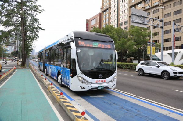 今日上午台中市公車減班行駛，將視實際狀況中午過後決定是否恢復正常行駛。（中市府提供）