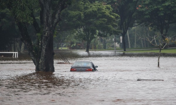 夏威夷因颶風雷恩侵襲也出現豪雨。（歐新社）