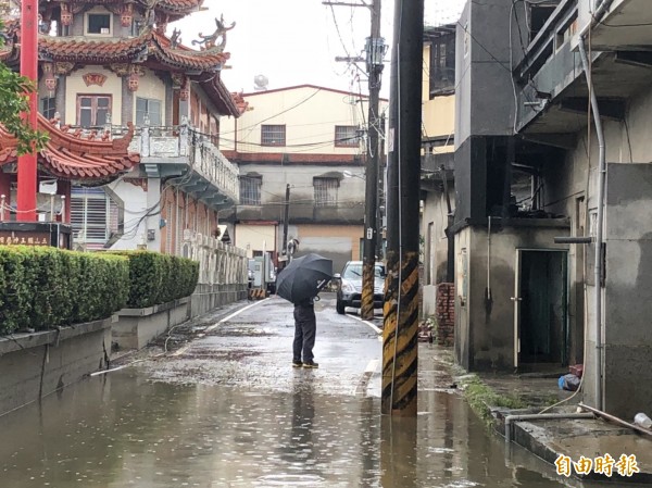 岡山區潭底里經過40小時的淹水惡夢後，大水終於退去。（記者黃佳琳攝）