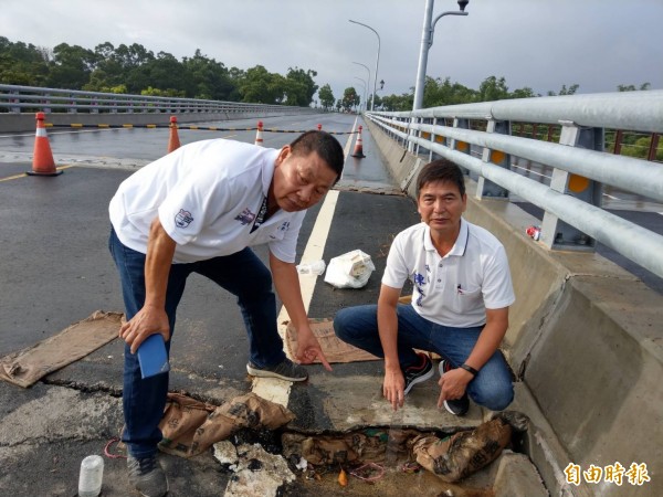 外埔花博園區聯外道路因連日大雨出現局部裂縫。（記者張軒哲攝）