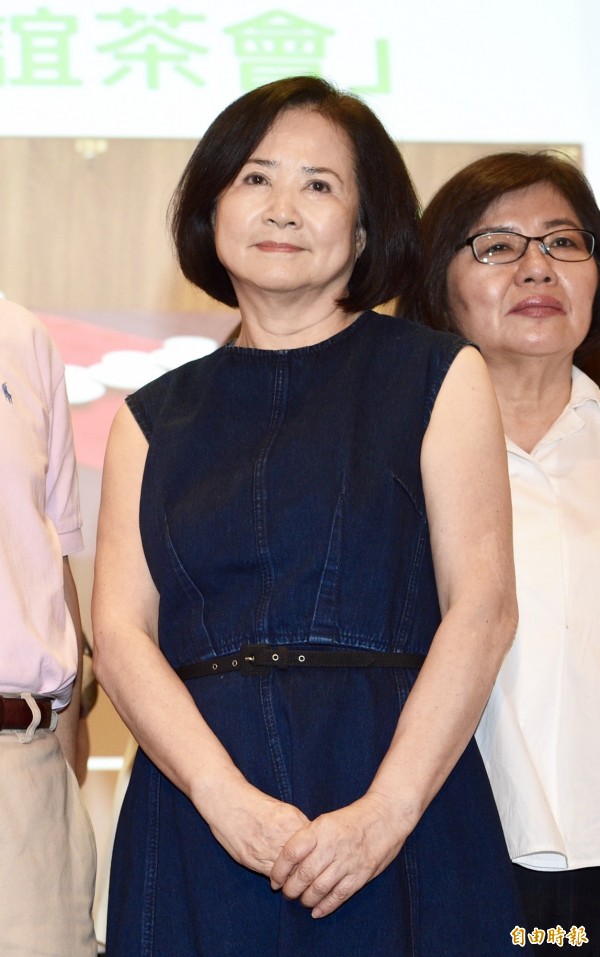 國民黨主席吳敦義夫人蔡令怡28日出席「台北市婦女會挺丁守中後援會」成立大會，在會中竟說，民進黨縣市競選主軸強調治水很好，但老天都看到真做還假做，老天一天雨水就打臉民進黨，這就是「老天有眼」。（記者羅沛德攝）