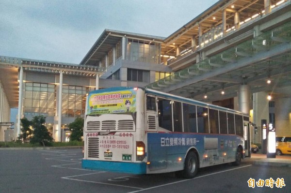 苗栗客運行駛「高鐵苗栗站—台中大甲」的5808車班發車時間，因與高鐵列車到站時間太近，被投訴對轉乘旅客不友善。（記者彭健禮攝）