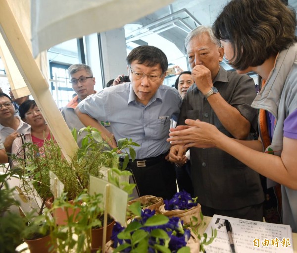 柯文哲說，吳音寧拒絕去台北市議會備詢，連農委會主委林聰賢都認為吳應該接受備詢，就看她怎麼處理。（記者方賓照攝）