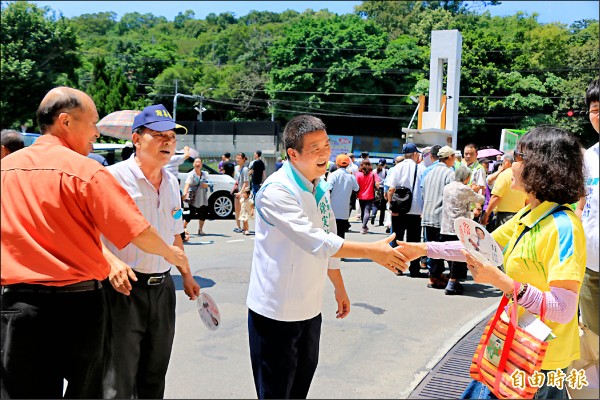 無黨籍苗栗縣長參選人徐定禎盼爭取各黨派支持。（記者鄭名翔攝）