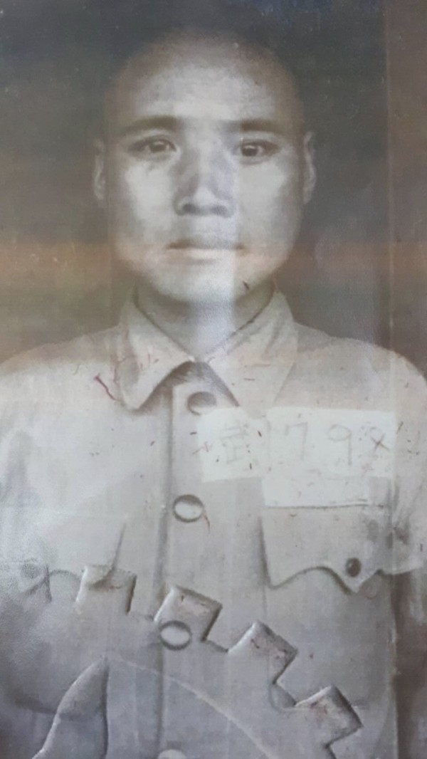 立委楊鎮浯辦公室找到八二三戰役遺族張成思父親張存玉入伍時的照片。（立委楊鎮浯辦公室提供）