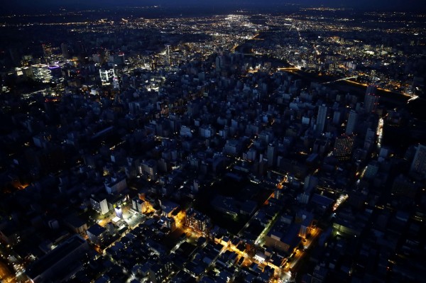 日媒形容札幌成為「黑暗大城市」（暗闇の大都市）。（路透）