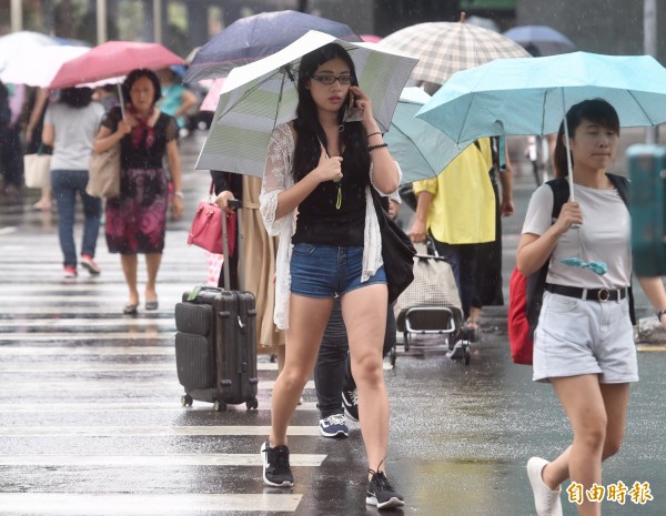 中央氣象局指出，今天（7日）上午各地多為多雲到晴，午後各地有雨。（資料照）