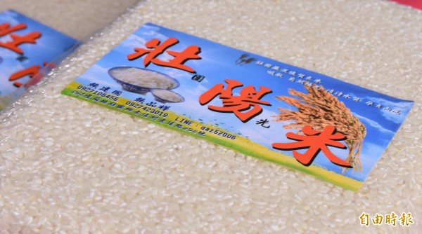 宜蘭縣壯圍鄉古結村長賴建國將自產自銷稻米命名為「壯陽米」，獨特名稱常令顧客好奇，「米吃了難不成真的會壯陽」？（記者張議晨攝）