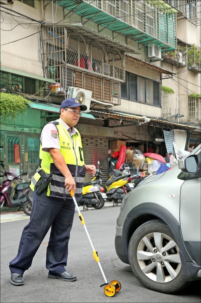 石明謹為萬華分局交通隊警察。（記者沈昱嘉／攝影）