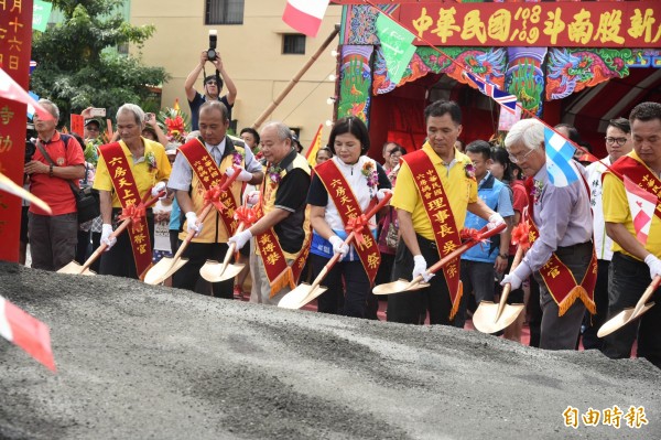 有神無廟國家指定重要民俗，六房媽斗南股新厝寮紅壇新建工程動土。（記者廖淑玲攝）