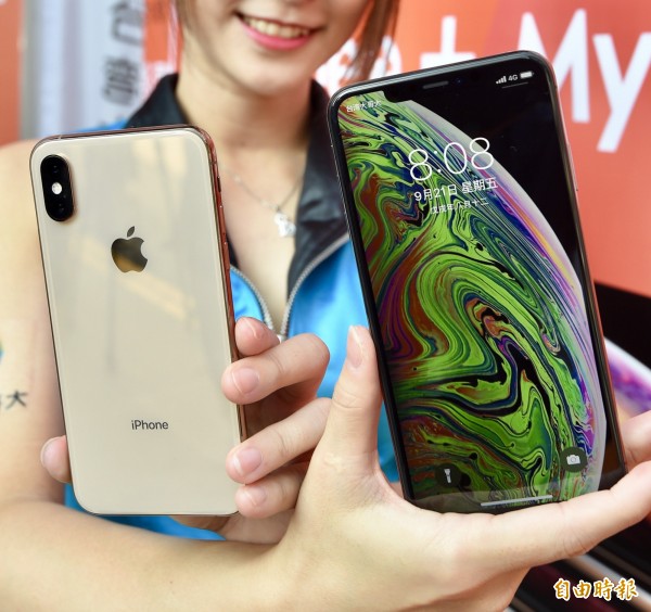 iPhone Xs系列今早中華電信搶先開賣。（記者羅沛德攝）
