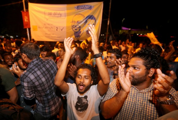 馬爾地夫總統大選，親中的強人總統雅門（Abdulla Yameen）連任失敗，反對派聯合推出的候選人索里（Ibrahim Mohamed Solih）得到58.3％的票數。（路透）