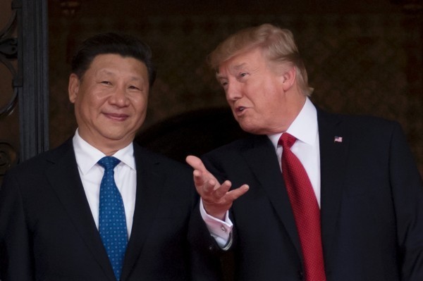 中美貿易戰打得火熱，美國總統川普與中國國家領導人習近平互相際出商品加稅措施，兩者皆於24日生效。（法新社）
