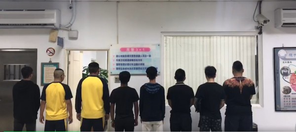 警方將滋事的8人逮捕到案。（記者許倬勛翻攝）