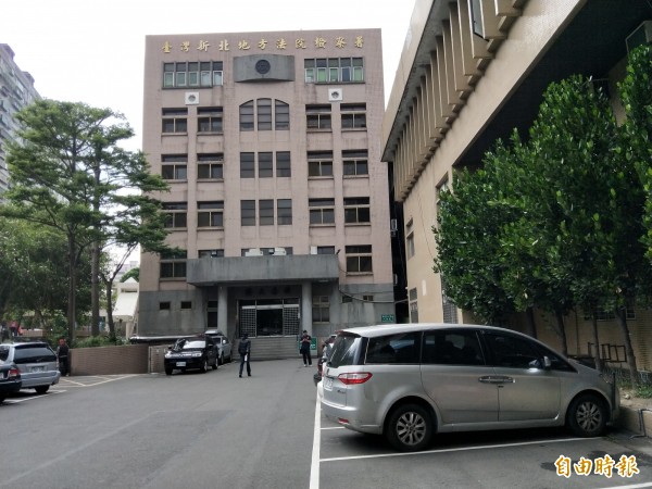 吳男在樓梯間倒廚餘報復鄰居，新北地檢署認為不符恐嚇及強制罪要件，處分不起訴。（記者陳慰慈攝）