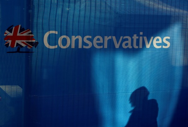 英保守黨辦香港自由座談會 央視女記者掌摑工作人員