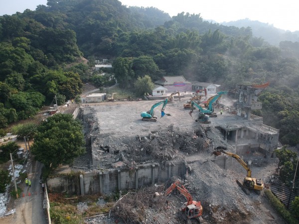 彰化縣二水鄉碧雲禪寺的違建拆除工程費用高達490萬，縣府表示將寄出處分書給建物所有權人、魏明仁的姐姐魏素丹。（圖為縣府提供）