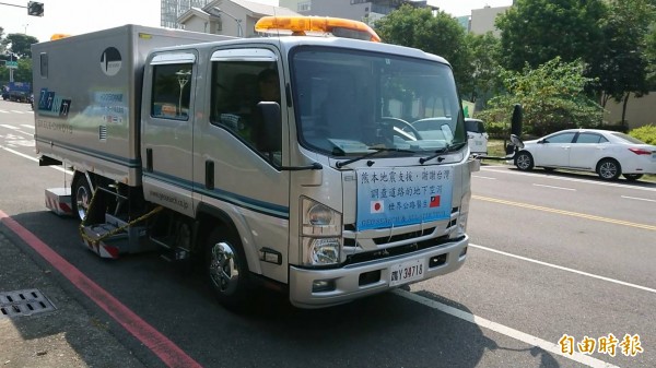 日本車載式透地雷達。（記者洪瑞琴攝）