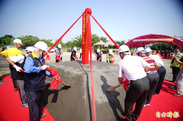 東港新行政中心興建工程動土。（記者陳彥廷攝）