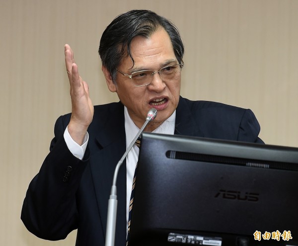 陳明通表示，陸委會目前正研議，領有中國居住證的台灣人不得參選、投票。（記者朱沛雄攝）