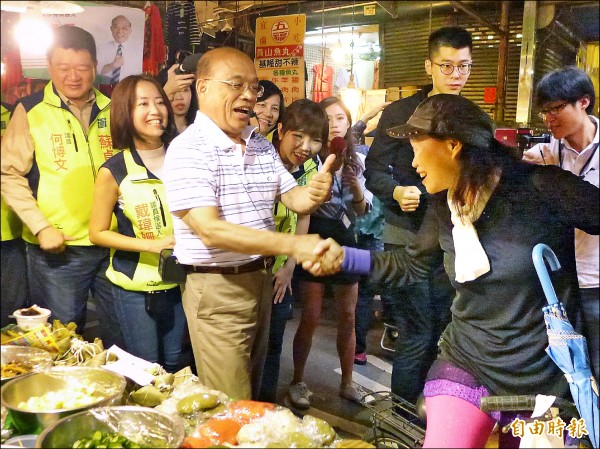 民進黨新北市長參選人蘇貞昌昨重批國民黨新北市長參選人侯友宜拒絕辯論沒格調。（記者李雅雯攝）