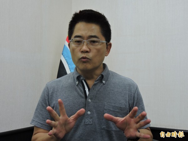 黃健庭對判決表示失望,也堅持自己清白。(記者張存薇攝) 黃健庭對判決表示失望,也堅持自己清白。(記者張存薇攝)