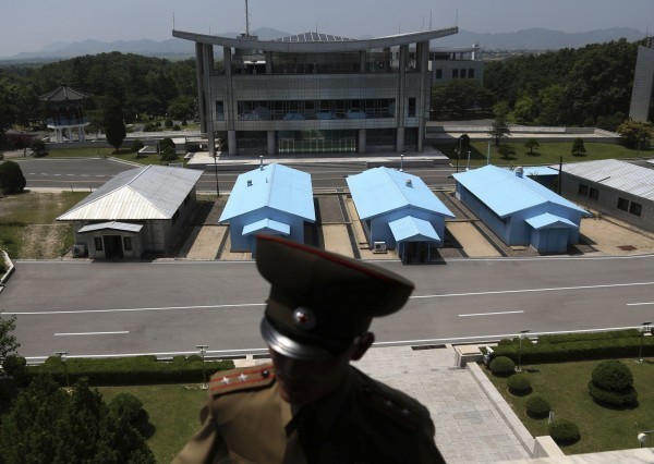 兩韓將在25日前撤出共同警備區內的兵力及武器。（美聯社）