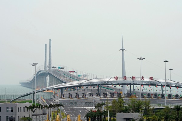 中國港珠澳大橋今天開通。（路透）