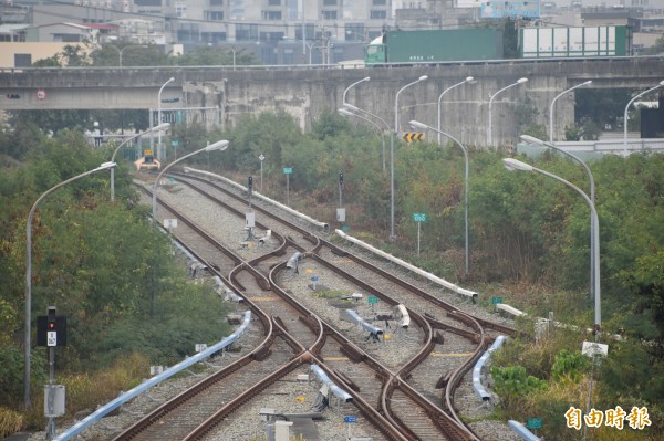 高雄捷運紅線延伸線預計2025年完工，屆時將與台南捷運銜接，圖為目前捷運南岡山站終點站。（記者蘇福男攝）