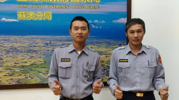 宜蘭縣蘇澳分局警員蕭宗璿（右）、劉致廷（左），曾是高中師生關係，巧合分發在同一分局服務。（記者張議晨翻攝）