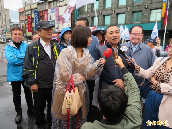 侯友宜在出席宗教團體後援會前受訪，指在徐自強案中，他是支援的單位。（記者何玉華攝）