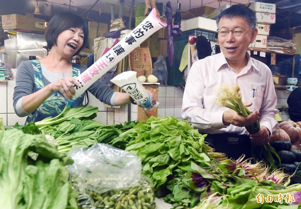 柯文哲說，「柯文哲當市長，就是很清楚柯文哲在當市長，丁守中他真的可以自己做決定嗎？我很懷疑。」（記者廖振輝攝）